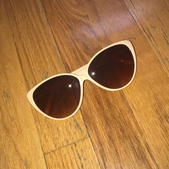 Nude sunglasses - Picture 1 of 3